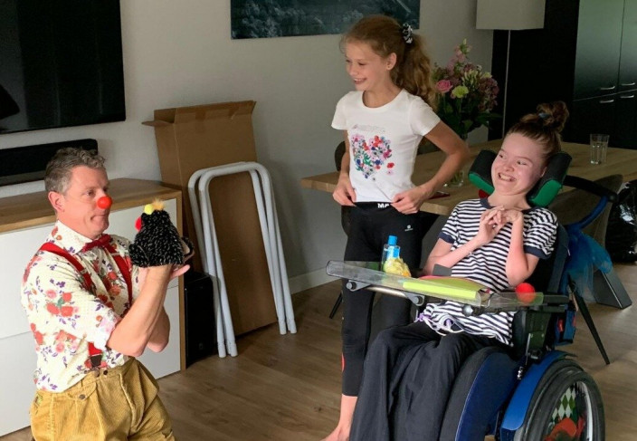 Mathijs als CliniClown Hup